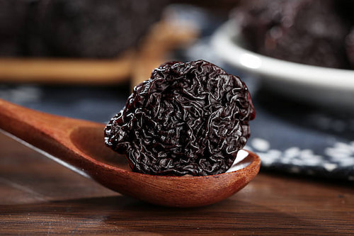 آلو بخارا سیاه تقویت‌ کننده انرژی و شادابی